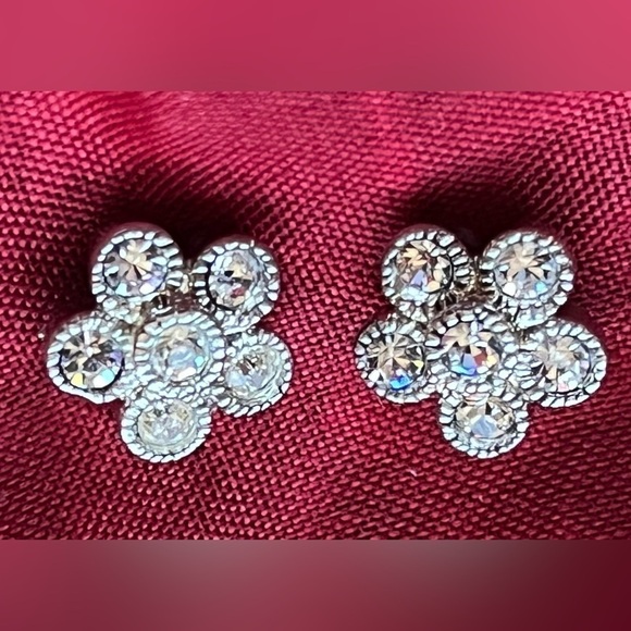 Sweet Daisy Rhinestone Post Earings - Picture 2 of 7